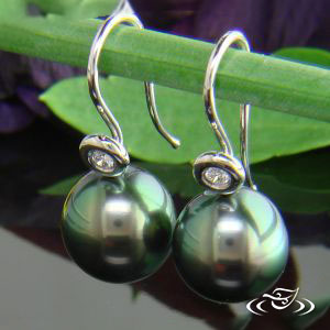 18K White Gold Pearl Earrings 