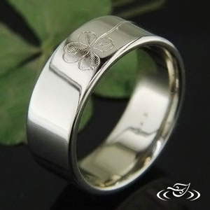 Gents Engraved Clover Ring
